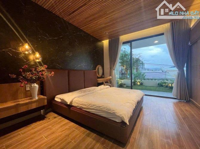 Bán Nhà 3Tầng Đường Nguyễn Thị Minh Khai - Gần Ngã Tư Quang Trung -Gía Hơn 13,9Tỷ - 4