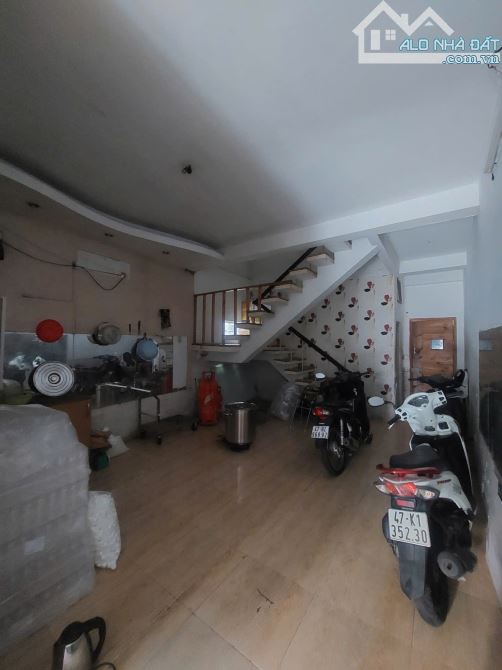 NGAY CHỢ BÀ CHIỂU - HẺM Ô TÔ TRÁNH - DIỆN TÍCH TO 95M2 - TIỆN KINH DOANH - CHỈ 10.X TỶ - 4