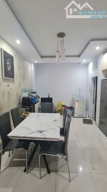 Bán nhà mặt tiền đường 12m Bông Sao- 101m/2- 5.5m x 18.91m Nở Hậu- 2 Lầu - 3PN - 2WC F5 Q8 - 5