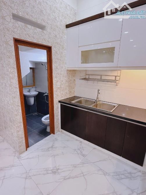 Mô tảGiảm mạnh 550 triệu giá chào mới 5.75 tỷ.Nhà sát mặt tiền Nguyễn văn Khối phường 9 Gò - 5