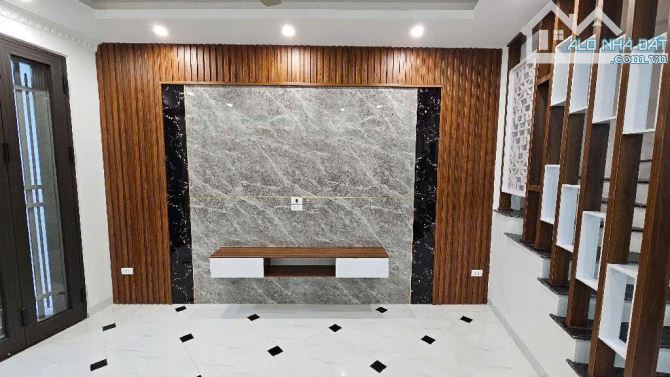 Bán Nhà Đẹp 33m2- 5T- Đa Sỹ- Hà Đông- Ô tô Đỗ 5m- Ngõ thông- sổ vuông- Nhỉnh 5 tỷ - 5