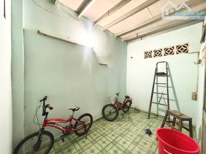 Bán nhanh nhà gần BX Miền Đông cũ 2 tầng 34m2 chỉ hơn 3 tỷ - 5