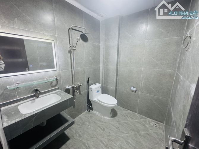 Hơn 4 Tỷ Liên Mạc -Bắc Từ Liêm-5 Tầng Mới Cứng DT 32m .5m Ra Ô Tô Tránh .Hơn 4 Tỷ - 5