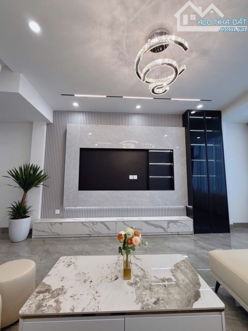 Bán nhà Nguyễn Phúc Lai, DT 45m2, phân lô, oto vào nhà, nhà đẹp long lanh, giá chỉ 15 tỷ 3 - 5