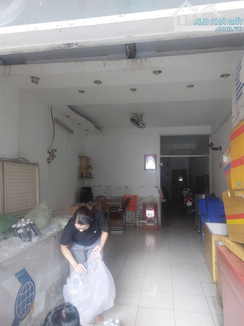 GIÁP QUẬN 1 - HẺM Ô TÔ TRÁNH TRẢI NHỰA - DIỆN TÍCH TO 95M2 - TIỆN KINH DOANH - CHỈ 10.X TỶ - 5