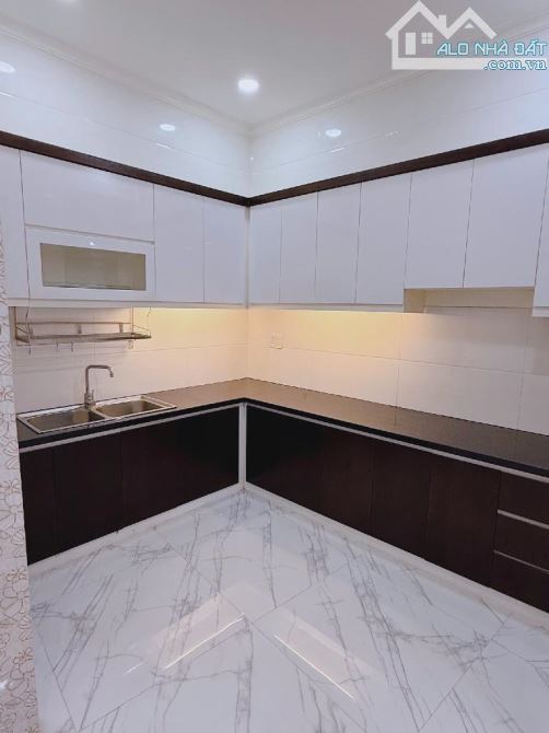 Mô tảGiảm mạnh 550 triệu giá chào mới 5.75 tỷ.Nhà sát mặt tiền Nguyễn văn Khối phường 9 Gò - 6