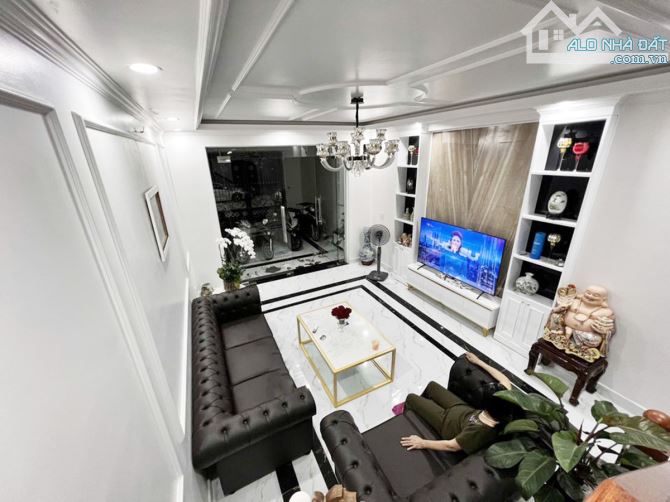 Bán nhà khu phân lô Thư Trung 2 - Văn Cao. DT 90m2 x 4T - 7