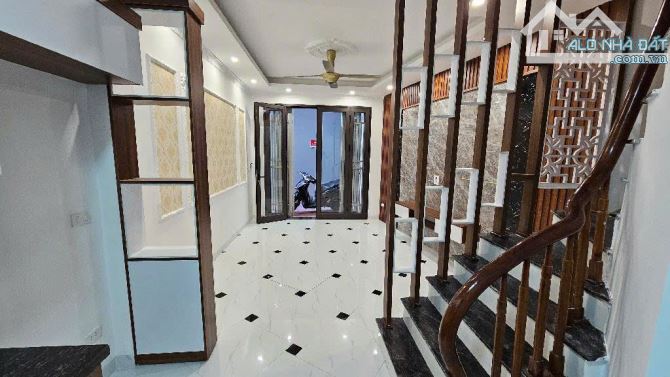 Bán Nhà Đẹp 33m2- 5T- Đa Sỹ- Hà Đông- Ô tô Đỗ 5m- Ngõ thông- sổ vuông- Nhỉnh 5 tỷ - 7