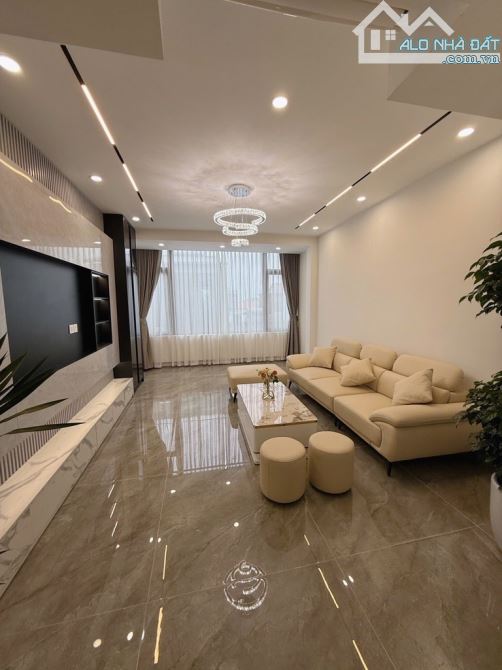 Bán nhà Nguyễn Phúc Lai, DT 45m2, phân lô, oto vào nhà, nhà đẹp long lanh, giá chỉ 15 tỷ 3 - 7