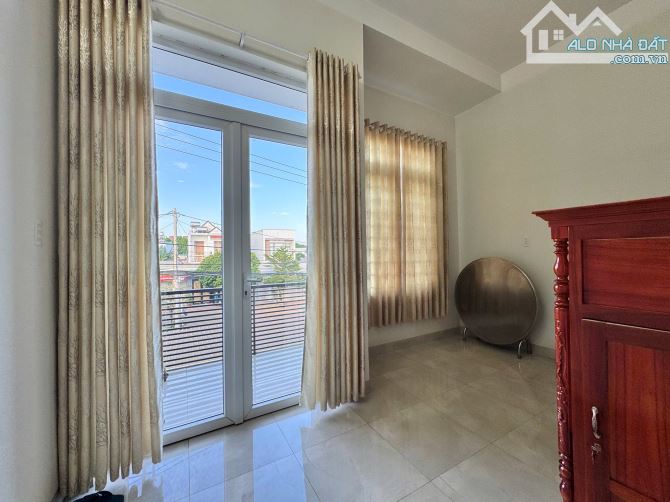 🏛️ Nhà 2 tầng mặt Đồng Khởi kinh doanh sầm uất chỉ 7,5 tỷ - 8