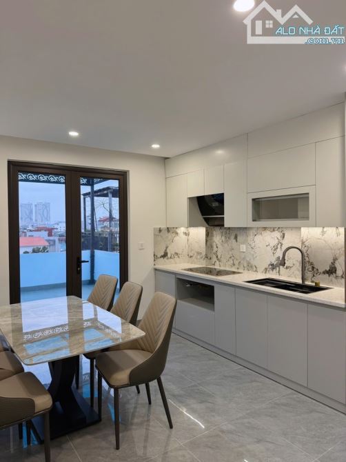 Bán nhà Nguyễn Phúc Lai, DT 45m2, phân lô, oto vào nhà, nhà đẹp long lanh, giá chỉ 15 tỷ 3 - 8