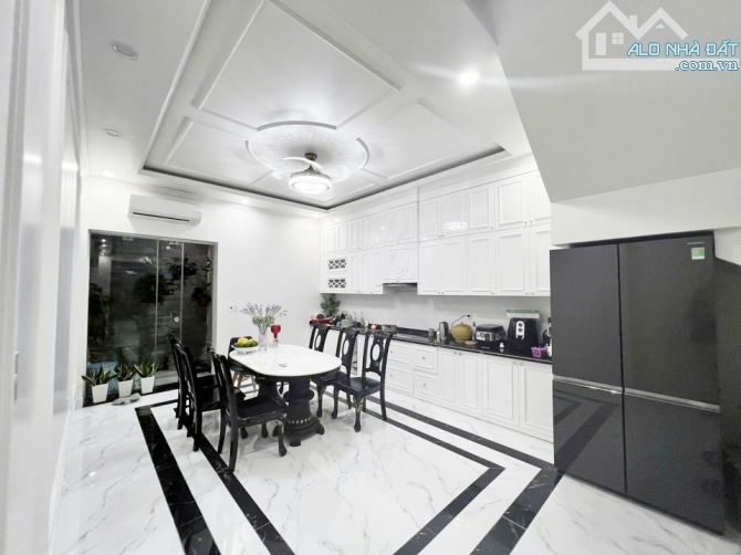 Bán nhà khu phân lô Thư Trung 2 - 193 Văn Cao. DT 90m2 x4T - 8
