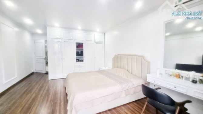 Bán nhà khu phân lô Thư Trung 2 - Văn Cao. DT 90m2 x 4T - 9