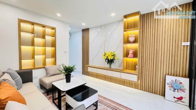 Bán nhà phố Văn Cao, 35mx4t, 2M ra ô tô tránh, KDVP, VỊ TRÍ CỰC ĐẸP, 2 THOÁNG, CHỈ 6.9 TỶ