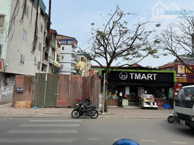 Cho thuê nhà 483 Vũ Tông Phan, Thanh Xuân, 200m, mt 8.5m, lô góc, 36 tr/tháng.