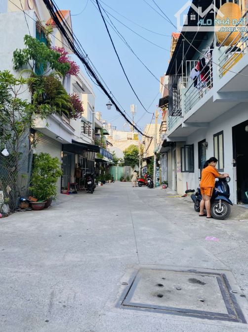 Bán căn nhà HẺM 6m,36m2 với 2 tầng lầu đường huỳnh tấn phát nhà bè giá chỉ 3,4ty.