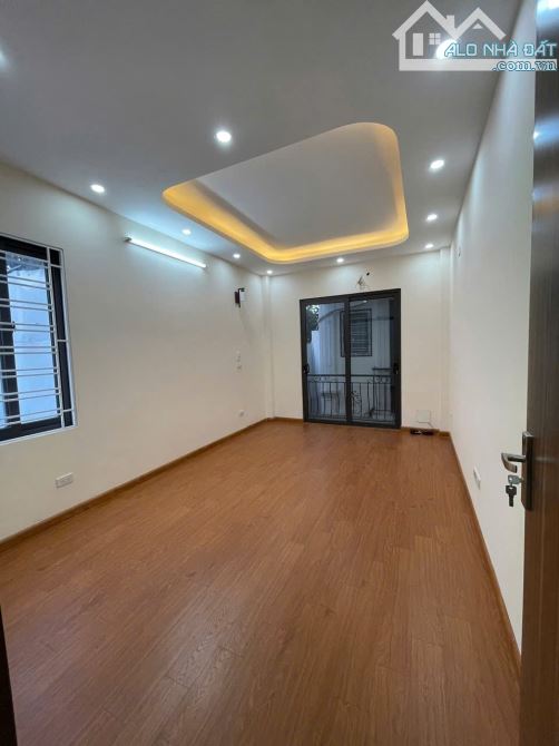 Bán nhà Ngọc Lâm 37m x 5 tầng, 6,3 tỷ