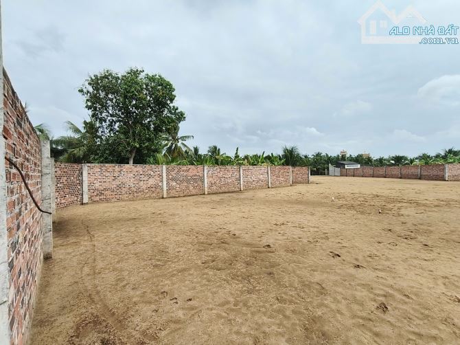Bán 2.400 m2 đất có thổ cư mặt đuờng ô tô cách QL1A 300m,xã Phuớc Thạnh tp Mỹ Tho