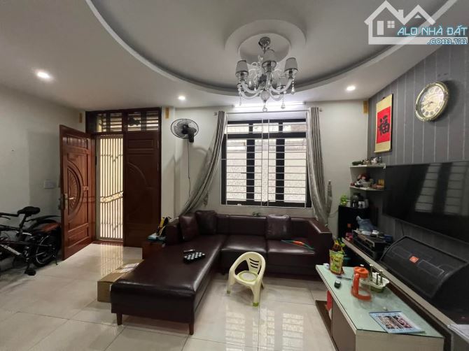 Bán gấp nhà La Khê 2 mặt ngõ oto tránh, hàng xóm Pack City, 55m giá 9.4 tỷ