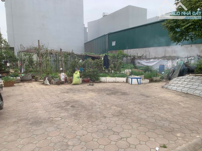 Bán nhanh Hoa Hậu lô góc 2 mặt tiền,DT 107m2,đường nhựa 2 oto tránh,cạnh đường QH Tứ Liên