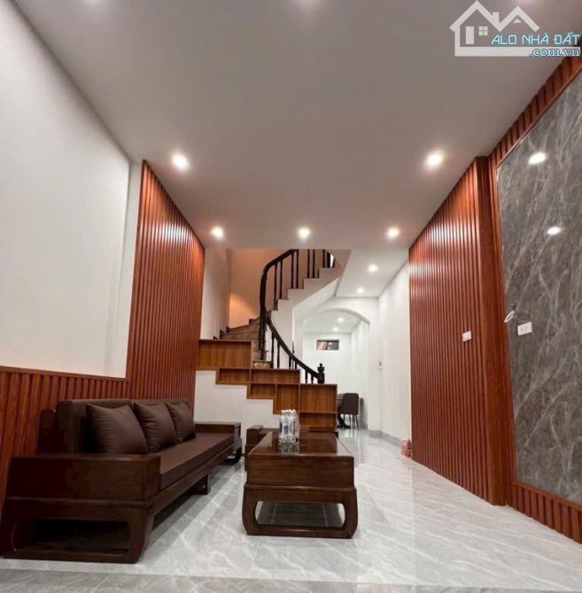 Giáp Bát- Hoàng Mai 40m2. Giá chào 8.98 Tỷ