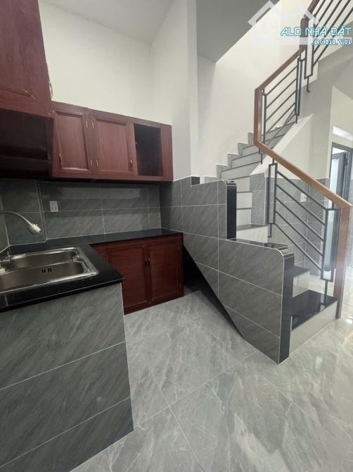 Bình Tân, Mặt tiền kinh doanh,, nhà mới đẹp 3 tầng,  56m2. Giá rẻ