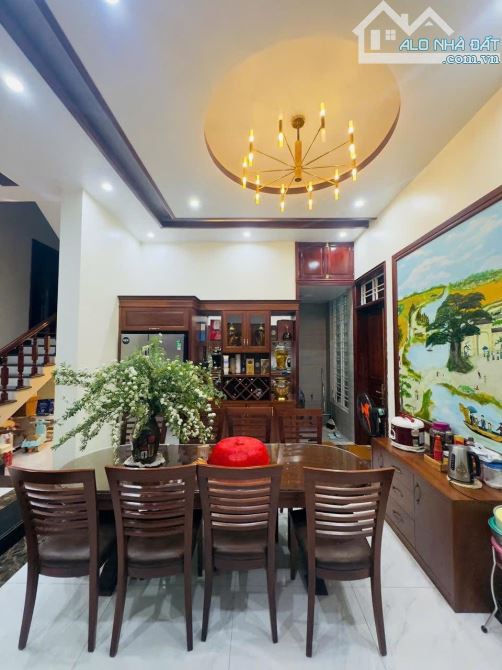Biệt Thự 150m x 3 tầng Nam Sông Lạch Tray. Giá 10.2 tỷ