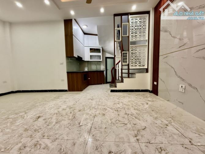 NHÀ DÂN XÂY HAI BÀ TRƯNG- GẦN Ô TÔ VÀI BƯỚC- FULL NỘI THẤT GIÁ NHỈNH 6 TỶ