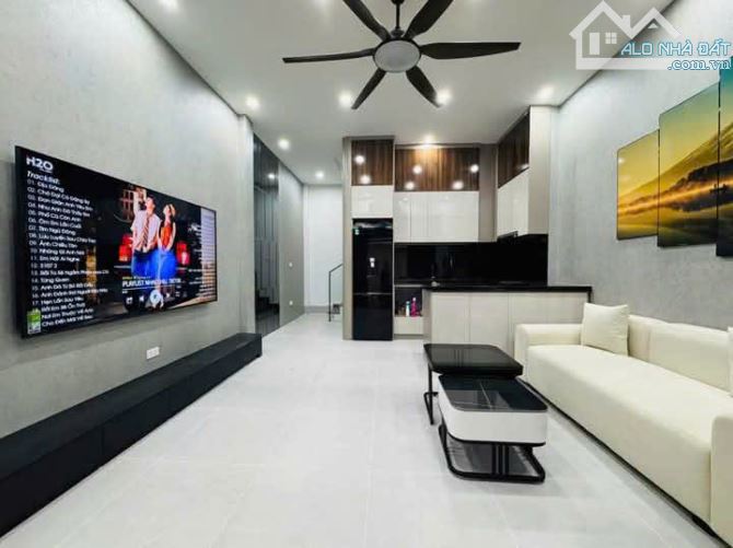 Bán nhà ngõ Văn Miếu 30m2 .4 tầng rộng   4.3m 9.9 tỷ Đống Đa