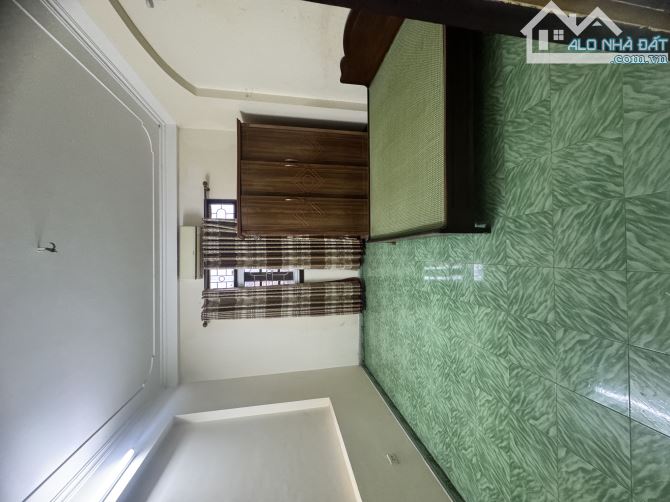 Bán nhà 3 tầng gần sân bóng Đông Mỹ, Thanh Trì, ô tô gần, 45m², 4.3 tỷ.
