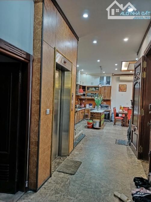 Biệt thự Lạc Long Quân lô góc bề thế cực Vip  100m-33 tỷ hàng xóm quan chức