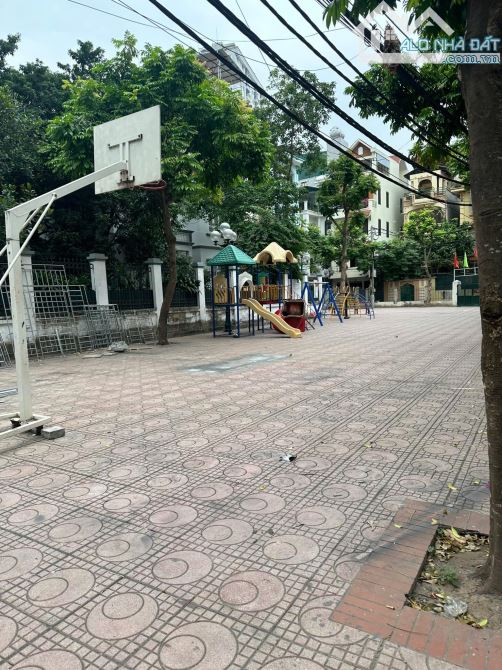 LÔ GÓC ĐỖ NHUẬN CV HÒA BÌNH OTO TRÁNH NGÕ THÔNG VIEW SÂN CHƠI 60m MT 5.6m 15.5 Tỷ