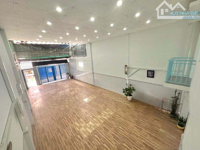 Bán Nhà Hẻm Xe Hơi, Phạm Hữu Lầu, 200m2, 2 Tầng, Chỉ 10 Tỷ 5, Phú Mỹ, Quận 7