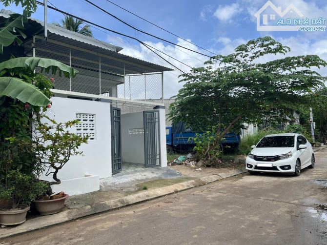 Chủ cần ra gấp căn nhà cấp 4, SHR, Xã Tân Phú Trung, Giá 950 Triệu.