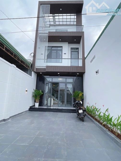 Bán nhà 3 tầng mặt tiền đường 19/5 đường QH rộng 24