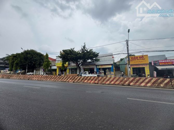 Bán nhà mặt tiền Nguyễn Văn Cừ