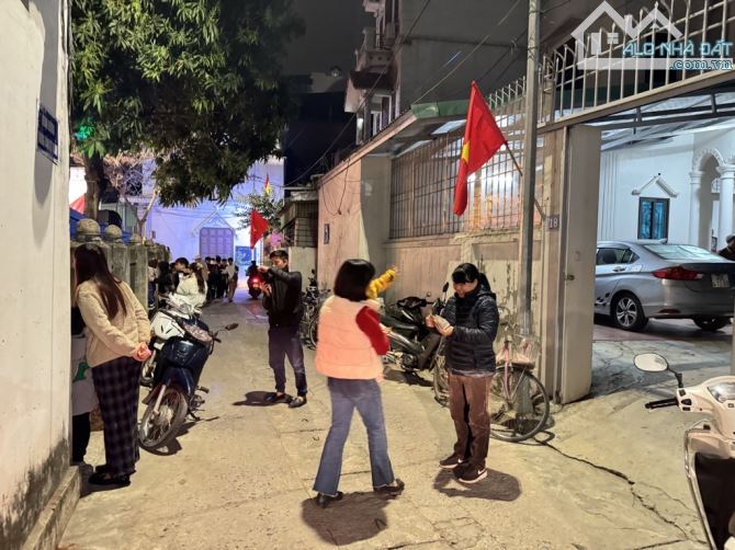Bán Nhà Khu Vực Ngã Tư Phương Canh, Xuân Phương, Từ Liêm, Hơn 5 Tỷ, 35m2, 5T, Ô TÔ Gần