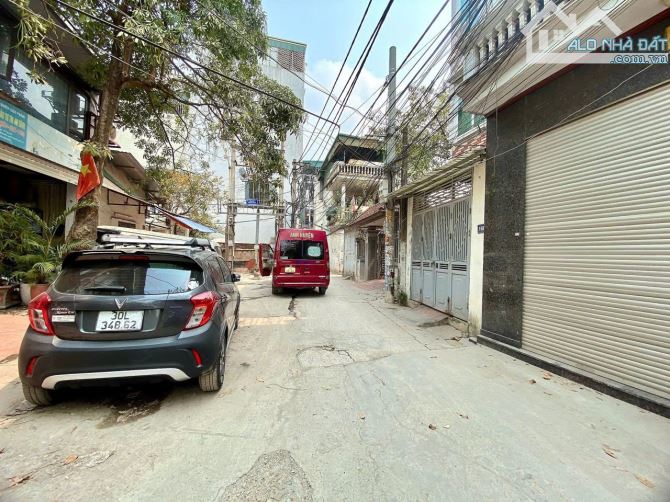 BÁN ĐẤT TẶNG NHÀ CẤP 4 NGÕ 1277 GIẢI PHÓNG- HOÀNG MAI DT60M*GIÁ 6.3 TỶ. GẦN HUYỆN ỦY