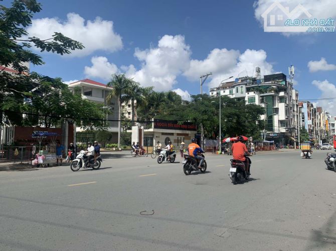Bán nhà 2 căn liền kề mặt tiền KDC Đồng Diều Phường 4 Quận 8. Nhà vuông vức, gần ĐH Công n