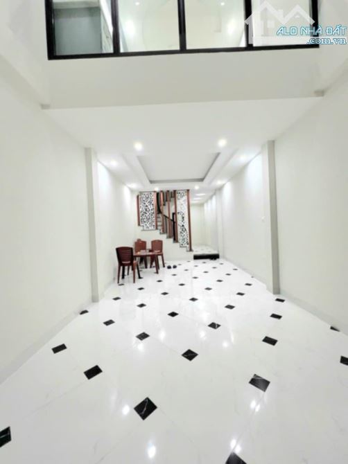 BÁN NHÀ KIM GIANG 37M2 5 TẦNG 6.5 TỶ