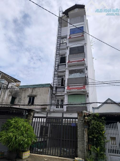 CHDV Cách MT Phan Huy Ích P14 50m. DT: 6X22m, Hiện trang 22 Phòng  Nhà 5 Lầu giá 16 tỷ TL