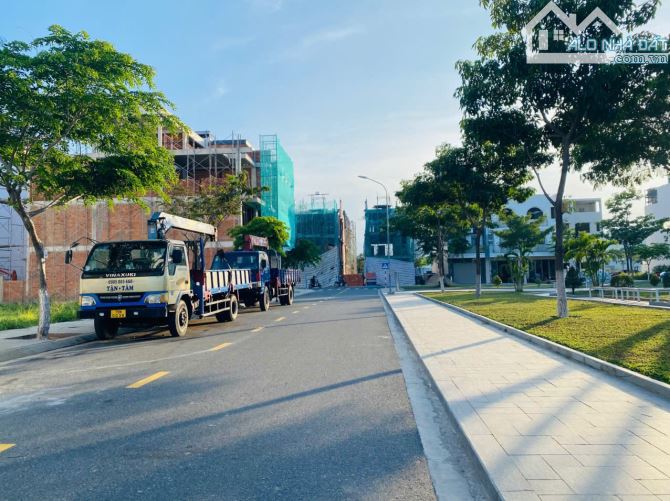 Đất mặt tiền đường B6 khu đô thị VCN Phước Long 2 dt 90m2 đối diện công viên