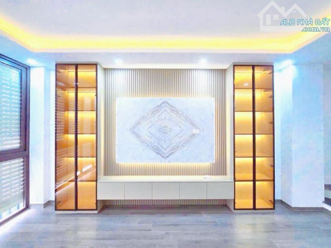 Bán nhà Lạc Long Quân, Cầu Giấy 33m2, 6 tầng, giá 8.75 tỷ