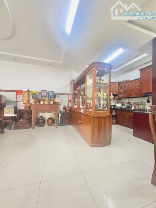Siêu Phẩm Tân Phú –Dương Đức Hiền – Hẻm ô tô 6m thông, 61m2 ngang khủng 6,2m 2 tầng.