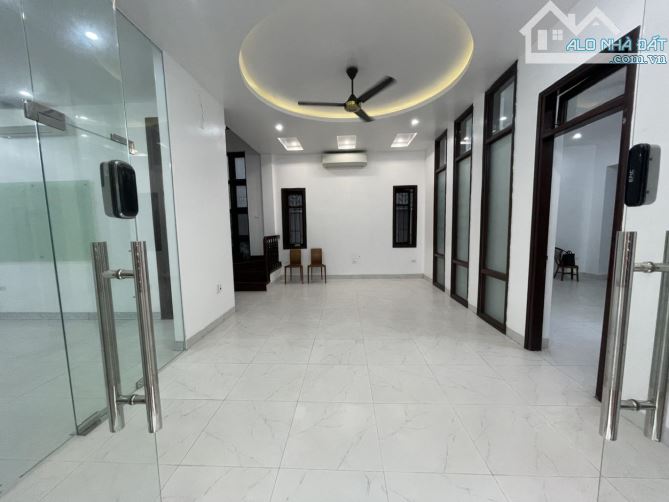 Bán biệt thự Nguyễn Văn Lộc 152m2 Lô Góc mt 22m giá 32,8 tỷ