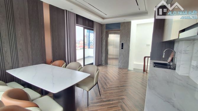 SIÊU HIẾM - VỊ TRÍ ĐẸP - GẦN PHỐ - Ô TÔ TRÁNH 
