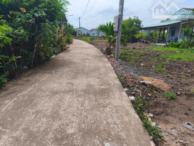 Bán gấp lô đất đường Nguyễn Thị Bầy Mỹ Lộc Cần Giuộc Long An 121m2 full thổ cư giá rẻ