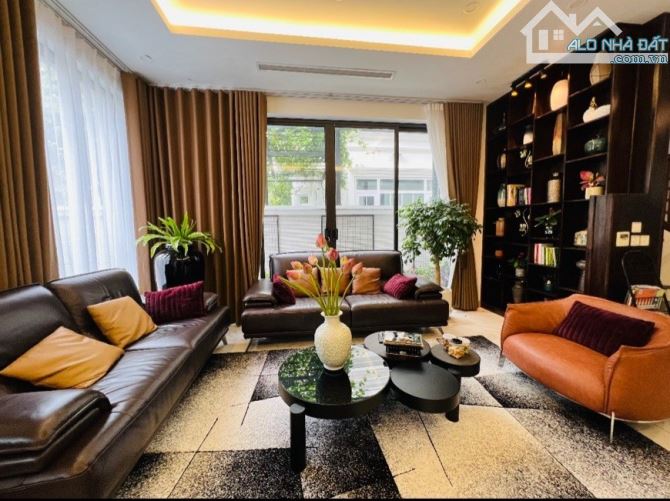 Nhà mặt phố Nguyễn Văn Hưởng, 2 mặt đường ô tô tránh, kinh doanh, 155m, 5T, MT 7m giá 36tỷ