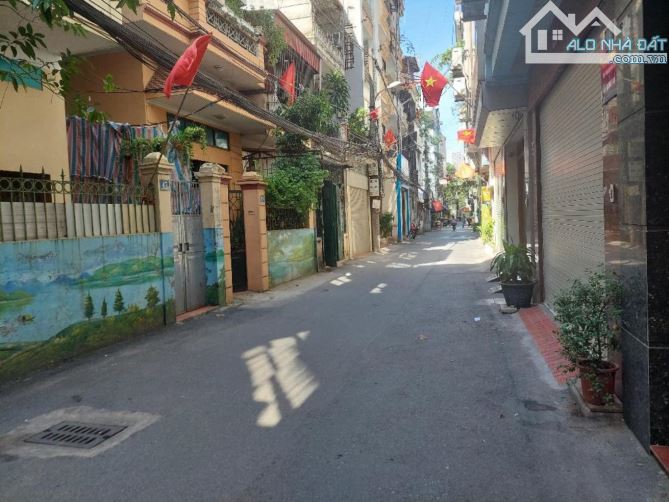 Bán Nhà Phố Vũ Hữu - 2 Mặt Thoáng, Sổ Đỏ Sẵn, Giá Tốt Cho Nhà Đầu Tư