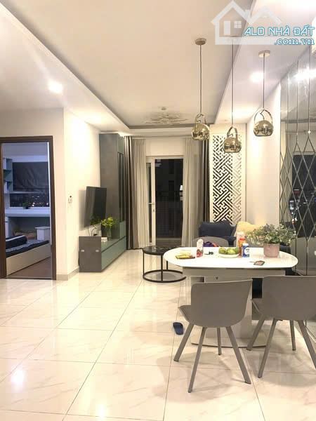 Căn hộ chung cư Sky Center, P2, Tân bình có 2p ngủ, 74m2, 17tr/th - 10